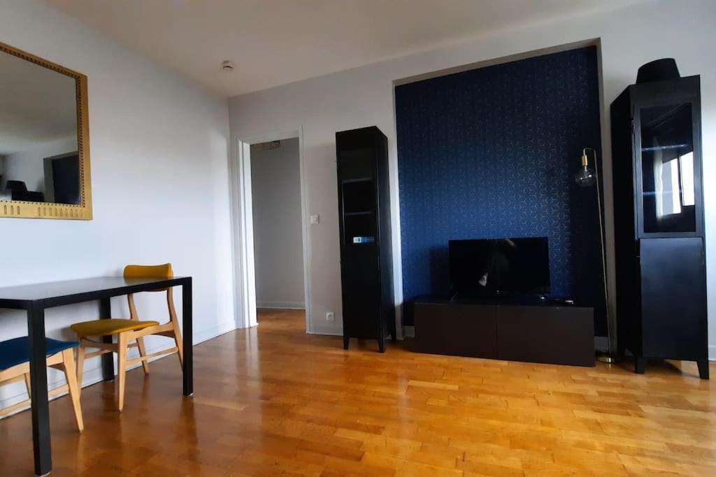 Appartement 2 Pieces Tres Lumineux 拉加雷讷科隆布 外观 照片
